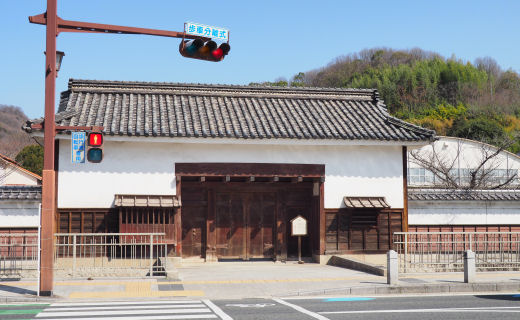 小田県・県庁跡の門