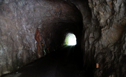 羽山第二トンネルの内部