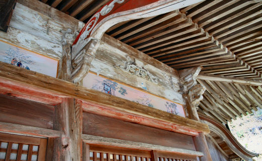 本成寺の本堂の彫刻
