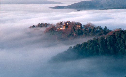 松山城と雲海