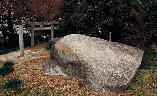 矢喰神社・矢喰岩