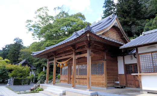 湯神社の拝殿